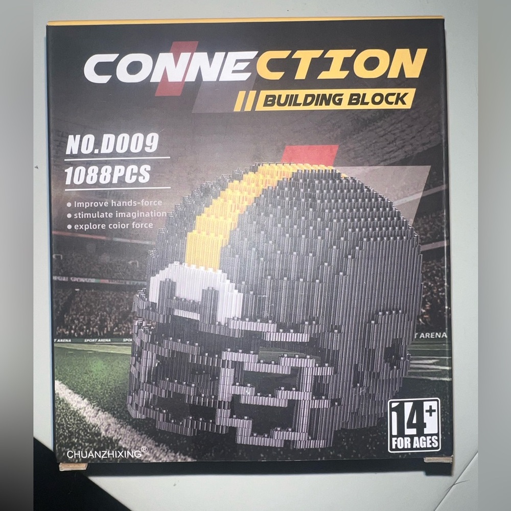 Building Block Football Model - Picture 3 of 3